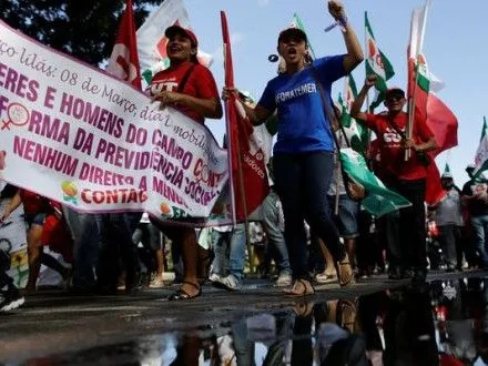 Протестующие в Бразилии захватили министерство финансов