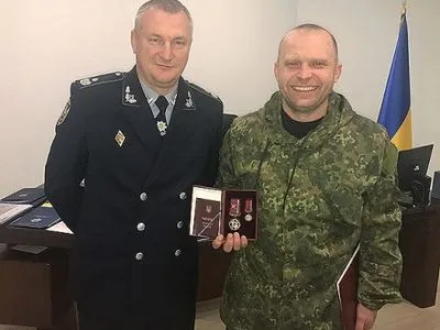 Президент наградил орденом полицейского, чье подразделение находилось на блок-посту во время столкновения с В.Парасюком