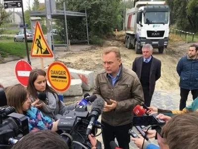 В.Гройсман призвал мэра Львова не медлить с мусорной проблемой