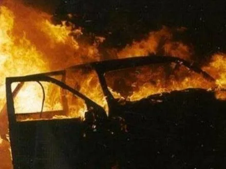 Автомобіль згорів вщент у Києві