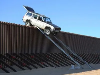 Конкурс проектов стены на границе с Мексикой объявили в США