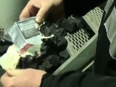Украинцы пытались перевезти контрабандные сигареты, под видом угля в Польшу