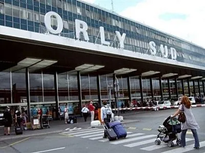 Задержали родственников мужчины, устроившего стрельбу в аэропорту "Орли"
