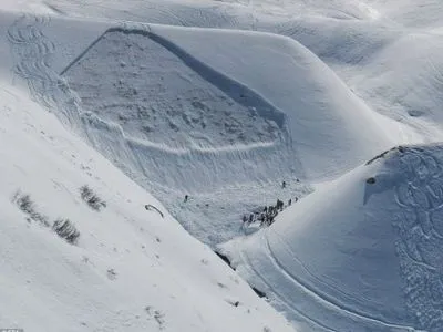 Двое лыжников погибли в результате схода лавины в Австрии