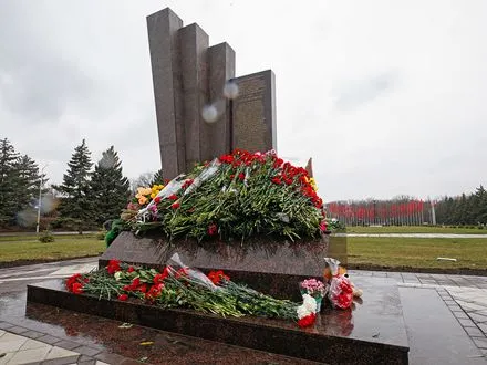 До річниці авіакатастрофи Boeing у Ростові-на-Дону відкрили пам’ятник загиблим