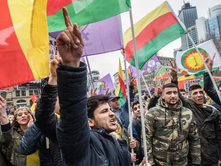 Курды провели во Франкфурте-на-Майне антитурецкую демонстрацию
