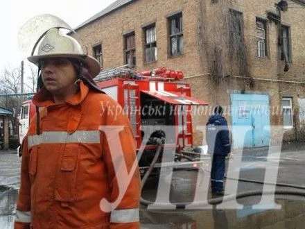 Майже півсотні вогнеборців ліквідовували пожежу в офісному приміщенні у Вінниці
