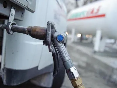 У Києві виробляли бензин із заборонених речовин