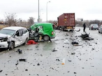 Двоє людей загинули внаслідок ДТП під Києвом