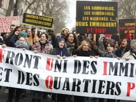 На демонстрации против полицейского насилия в Париже задержали 11 человек