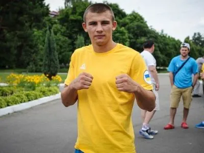 Украинец А.Хижняк досрочно стал чемпионом Европы по боксу