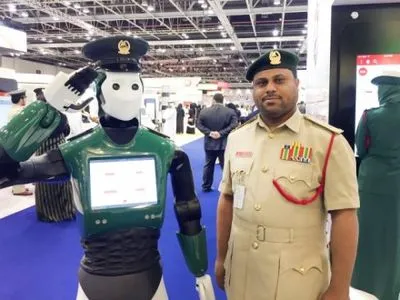 Роботи-поліцейські патрулюватимуть вулиці Дубая з травня
