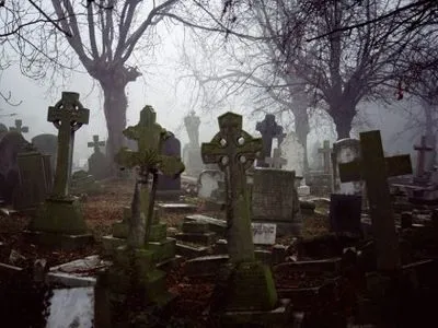 Неповнолітні зруйнували 38 надгробних пам’ятників на Одещині