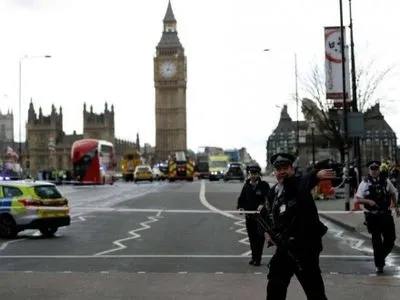 З'явилися фотографії інциденту біля британського парламенту