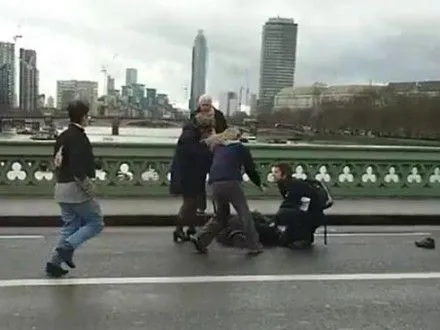 По меньшей мере пятеро пострадали в результате наезда авто на Вестминстерском мосту в Лондоне - СМИ