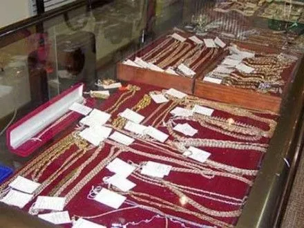 Злоумышленники ограбили ювелирный магазин во Львове и ранили охранника