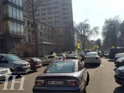 Активисты перекрыли улицу возле Верховной Рады