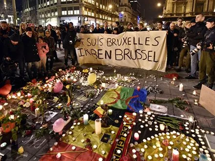 Память жертв прошлогодних терактов почтили в Брюсселе