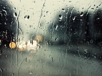 Синоптики попередили киян про невеликі дощі