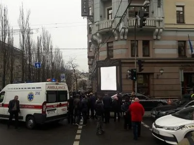Внаслідок перестрілки в центрі Києва загинула людина, ще двох поранено — джерело