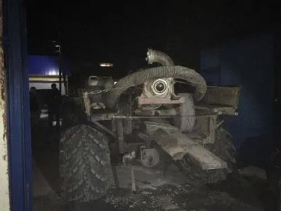 У копателей янтаря в Ровенской области изъяли мотопомпы и самоходную машину