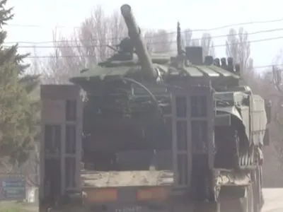 Reuters оприлюднило відео з прибуттям на кордон з Україною десятків російських танків