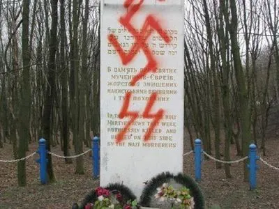 Памятник жертвам Холокоста осквернили в Тернополе