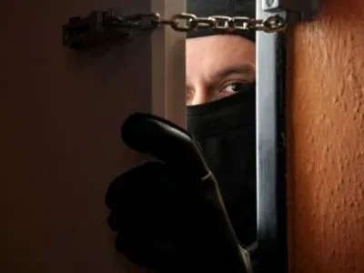 Преступник семь раз грабил одну и ту же квартиру во Львовской области