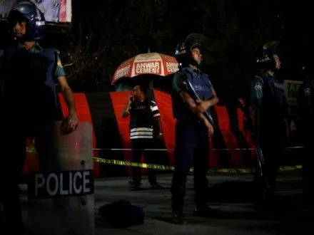 В Бангладеш вблизи аэропорта подорвался смертник