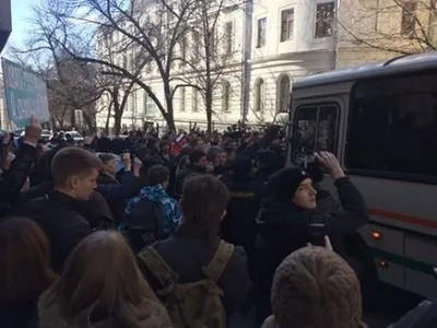 Більше 300 осіб вже затримали на акціях у Москві — ЗМІ