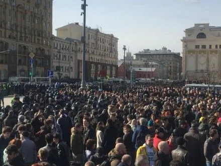 Полиция сообщила об около 8 тыс. активистов в центре Москвы