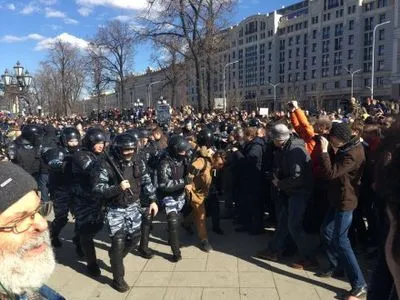 Полиция начала зачистку Пушкинской площади в Москве - СМИ