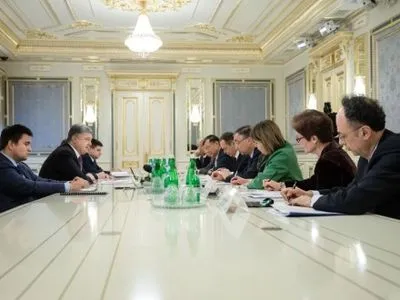 П.Порошенко домовився із послами G7 та ЄС про продовження тиску на владу РФ