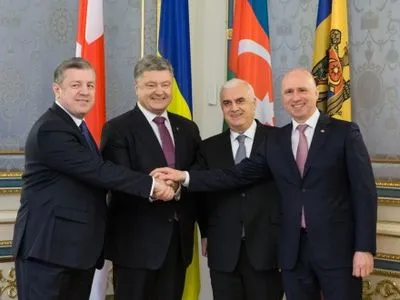 П.Порошенко обговорив із делегатами ГУАМ посилення співпраці у безпековій сфері