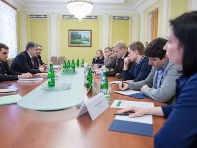П.Порошенко обсудил с общественными активистами изменения в закон о е-декларировании