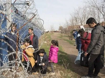 Венгрия будет держать беженцев в лагерях на границе