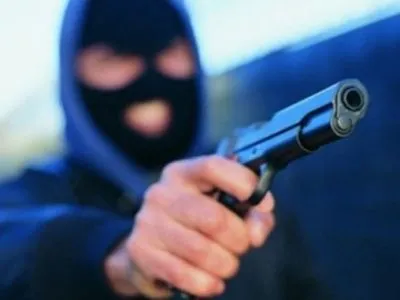 Угрожая оружием парень ограбил АЗС в Одессе