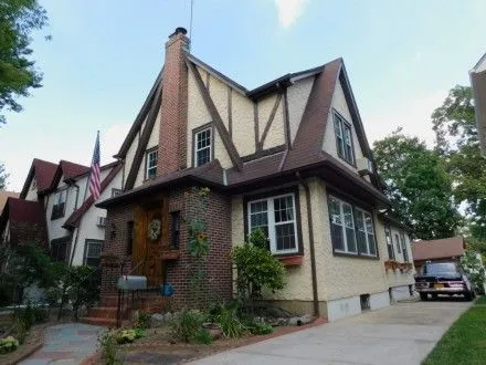 Дом, где вырос Д.Трамп, продали в Нью-Йорке за 2,1 млн долл.
