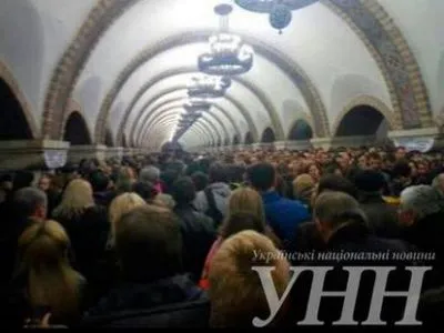 Станція метро “Хрещатик” відновила роботу після повідомлення про замінування