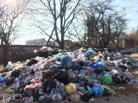 Львовяне просят Садового и О.Синютка вывезти мусор из Львова