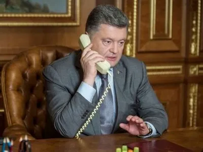 П.Порошенко наступного тижня телефоном поспілкується із А.Меркель та Ф.Олландом - АП (доповнено)