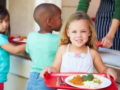 “Мами Прикарпаття” винайшли спосіб стимулювати підприємців годувати дітей у школах якісними продуктами