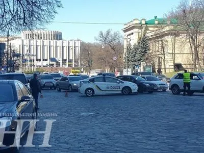 Из-за митинга на улице М.Грушевского было временно ограничено движение транспорта