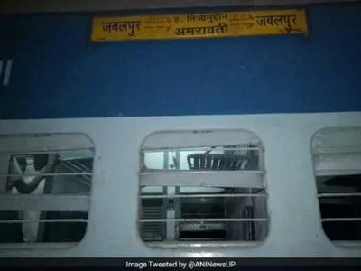 В Индии во время восхождения поезда с рельсов пострадали 18 человек