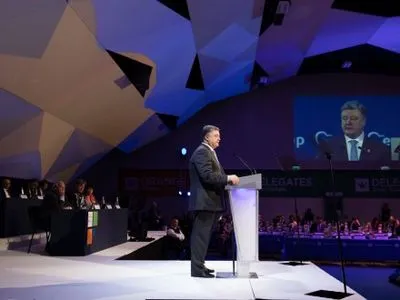 П.Порошенко: ЕНП одобрила резолюцию о разработке "плана Маршалла" для Украины