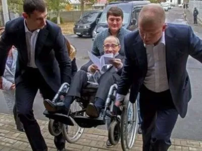Г.Кернес задекларував інвалідний візок та 38 млн грн готівки