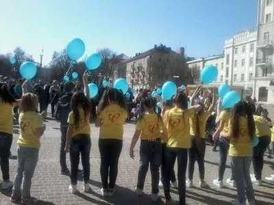 Флешмоб с участием детей "дождя" прошел в Тернополе
