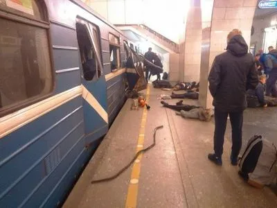СМИ: не менее 10 человек погибли при взрыве в метро Санкт-Петербурга