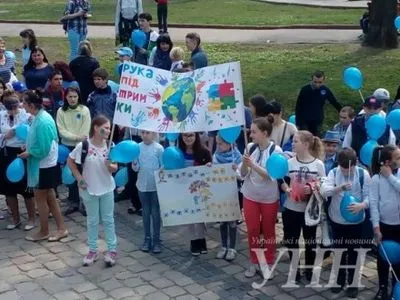 Акция в поддержку детей с аутизмом прошла во Львове