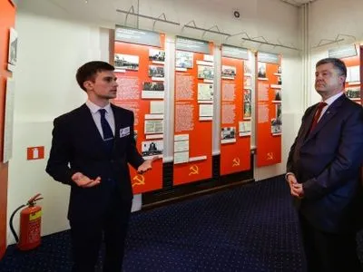 П.Порошенко у Ризі відвідав музей окупації Латвії
